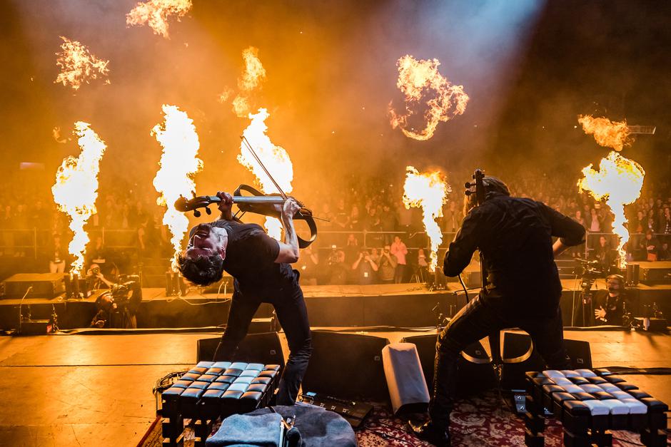 2CELLOS