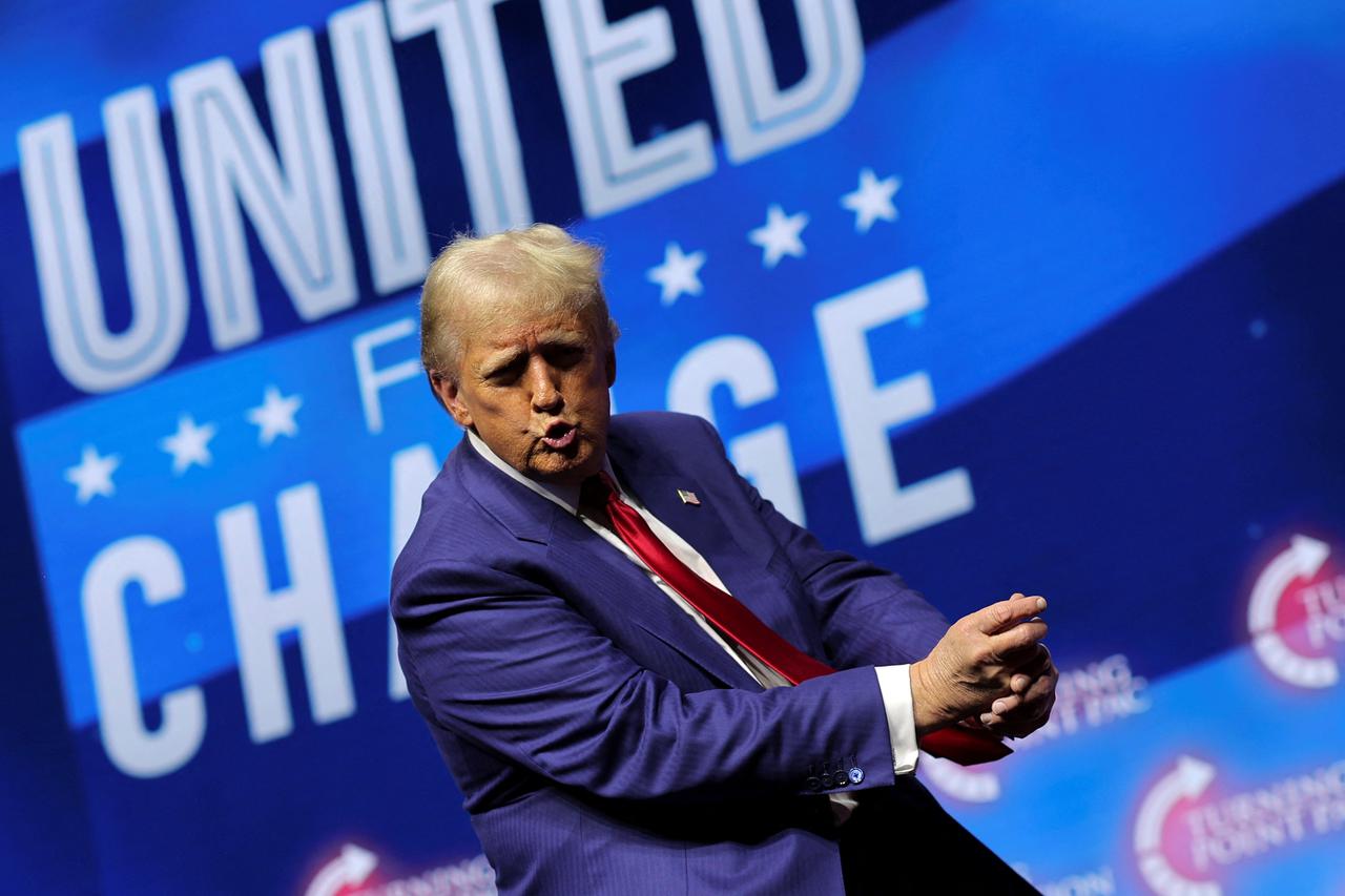 storyeditor/2024-10-30/2024-10-25T050554Z_773707087_RC2GRAAT405V_RTRMADP_3_USA-ELECTION-TRUMP.JPG