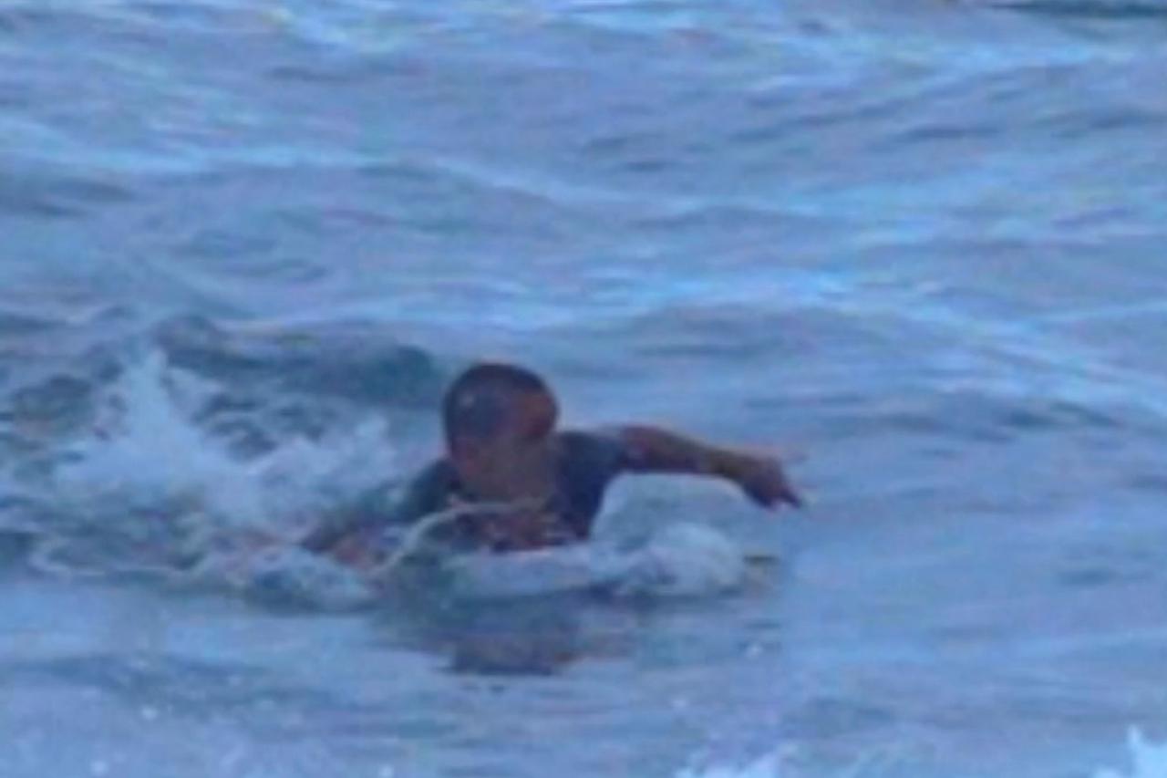Drama u Portoriku: Surfer u posljednji tren uspio pobjeći morskom psu