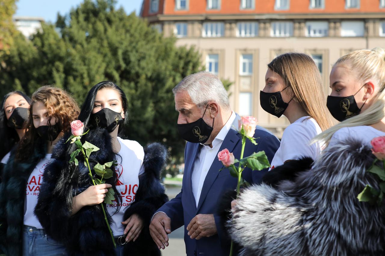 Predstavljanje za izbor Kraljice Hrvatske za Kraljicu Svijeta, djevojke je posjetio i Bandić