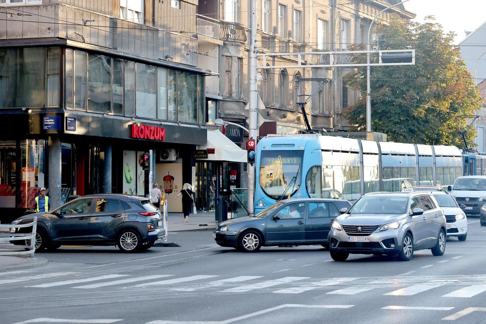 Poseban oprez potreban je u zoni radova zbog građevinskih strojeva i opreme.