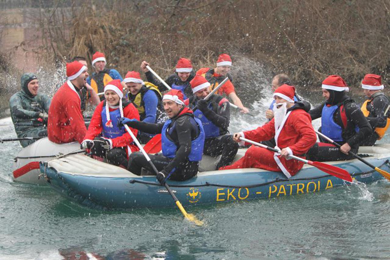 djed mraz u mrežnici (1)