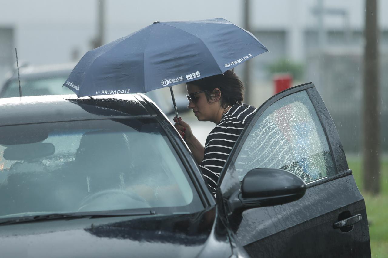 Zagreb: Ljetni pljusak rashladio grad