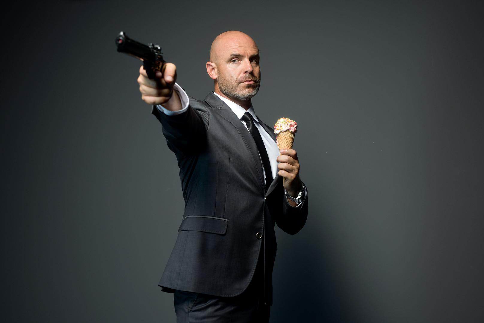 "Kao otac, vjerujem da je važno djetetu što prije ukloniti pomoćne kotačiće s bicikla, jer samo tako mu omogućavate da vozi – ili da padne. Obje situacije vode ga brže do uživanja u vožnji."