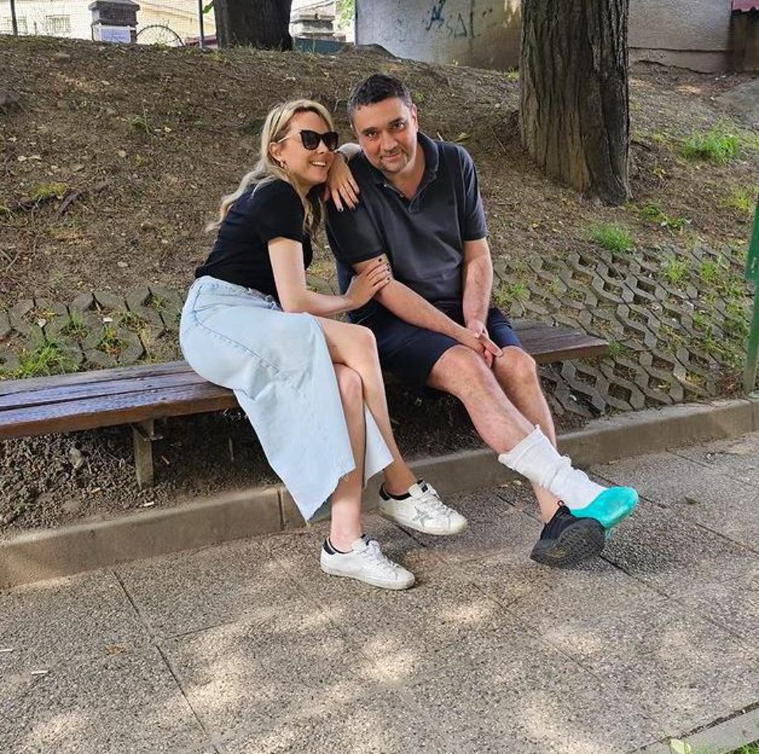 Djevojčicu Meri je dobila u braku s Nikolom Batinićem za kojeg se udala u tajnosti, a s kojim povremeno i podijeli fotografije na društvenim mrežama.