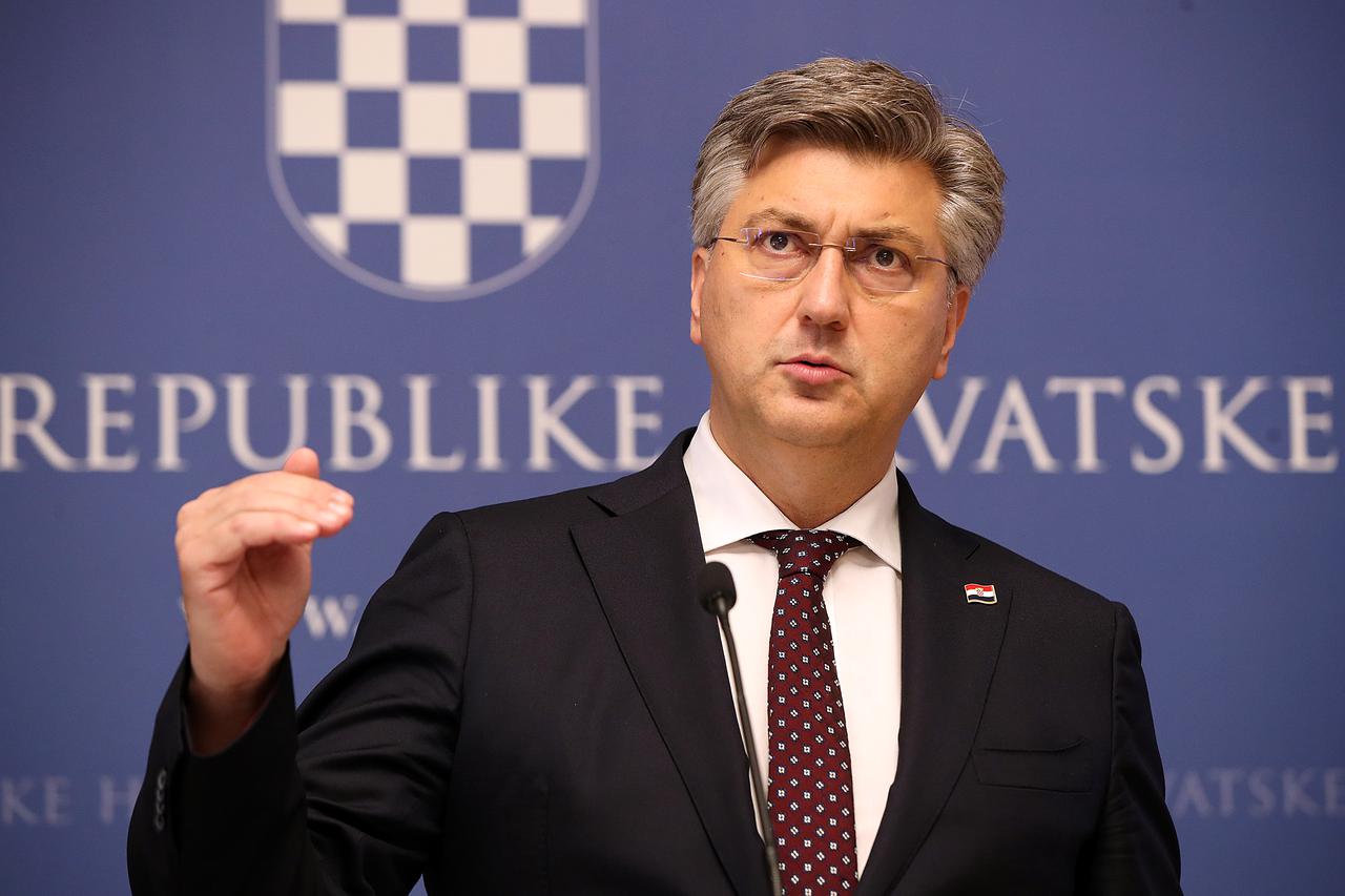 Plenković: Samanjujemo trošarine za gorivo, cijene će se od sada mijenjati svakih 14 dana