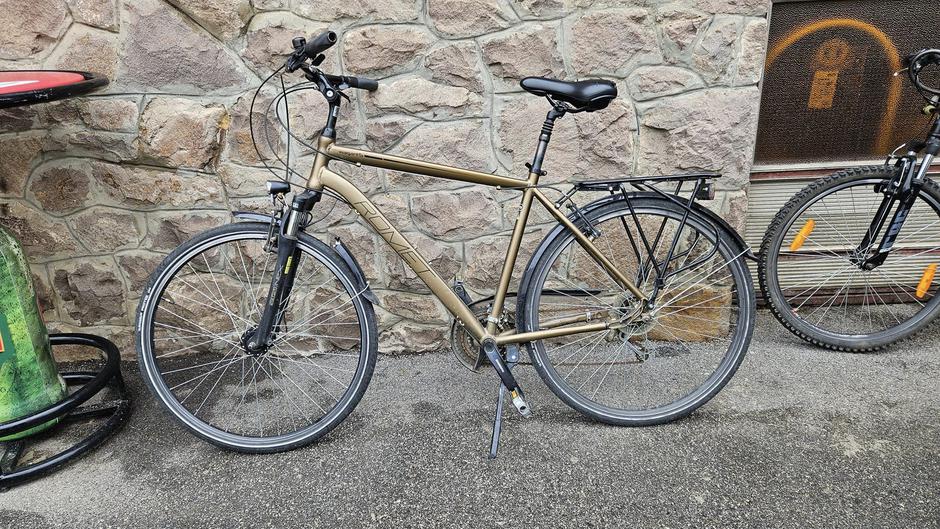 Zaboravljeni bicikli koje su ostavili gosti kafića Balote u Osijeku