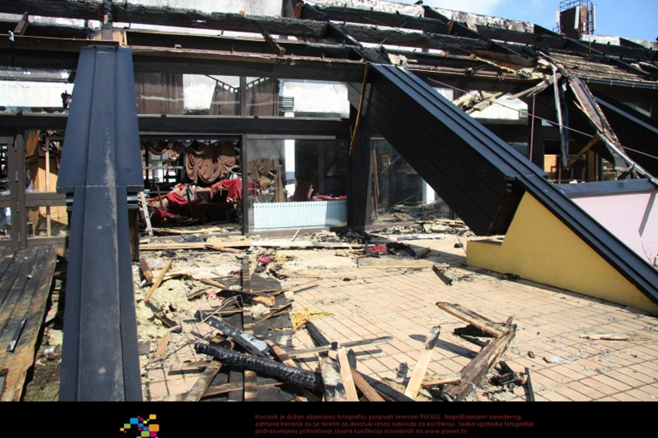 '30.03.2011. Ogulin, Bjelolasica - Dva mjeseca nakon sto je u velikom pozaru unistena glavna zgrada Hrvatskog olimpijskog centra Bjelolasica, u mjestu je sve zamrlo. Objekt stoji, radnici su bez posla