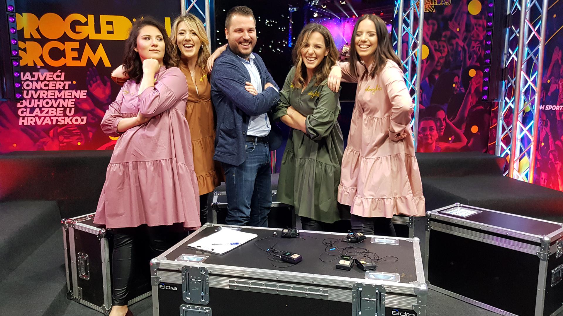 Kornelija, Djordjija, Elizabeta i Mihaela Karla Palić i Marin Periš