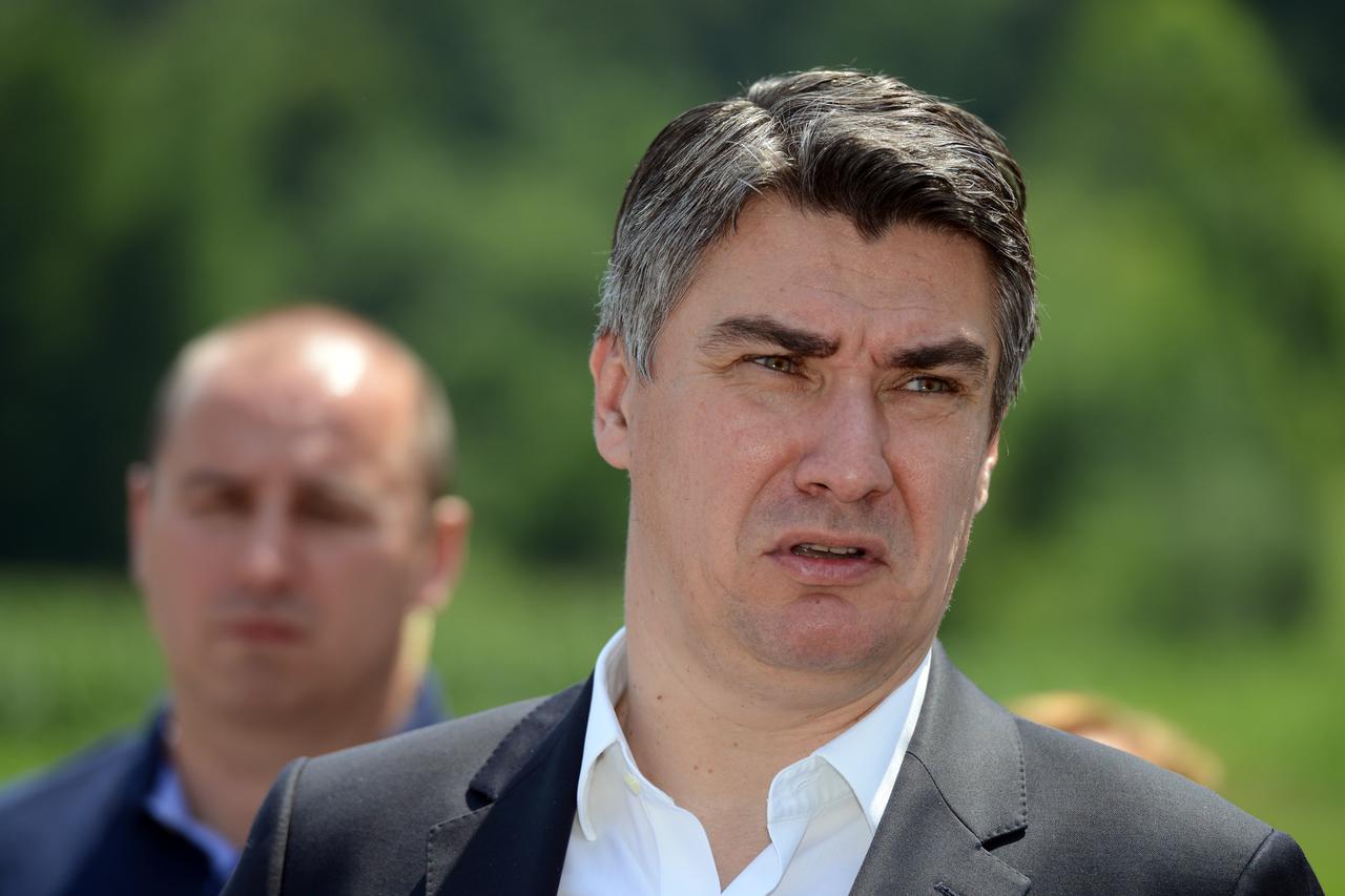 06.07.2015., Laz Bistricki - Predsjednik Vlade RH Zoran Milanovic u drustvu ministra Sinise Hajdas Doncica i zupana Zeljka Kolara boravio je u Krapinsko zagorskoj zupaniji gdje je posjetio gradilista i zavrsene dionice drzavnih cesta. Photo: Marko Jurinec