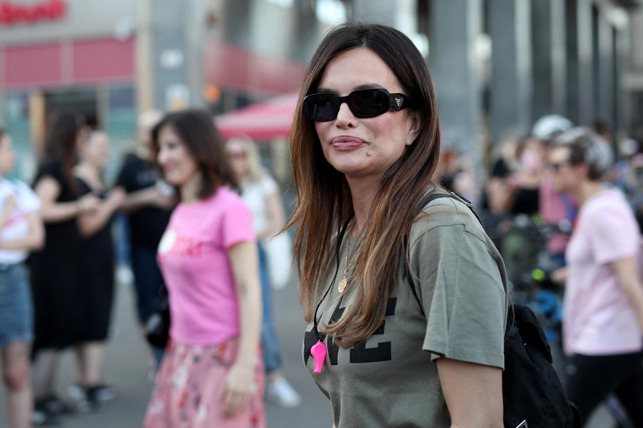 Zagreb: Severina na prosvjedu na Trgu popričala s Dalijom Orešković