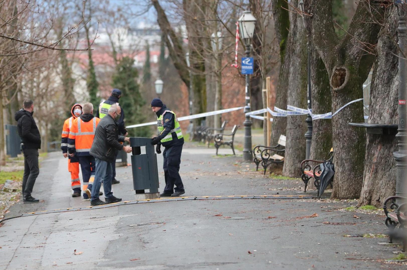 U zapadnom dijelu Zagreba, gdje prevladavaju stambene zgrade novije gradnje, nema vidljivih oštećenja, na jednoj od zgrada Hrvatskog vojnog učilišta u Ilici na Črnomercu, uočljiva su napuknuća na fasadi, a komadi fasade popadali su oko zgrade.