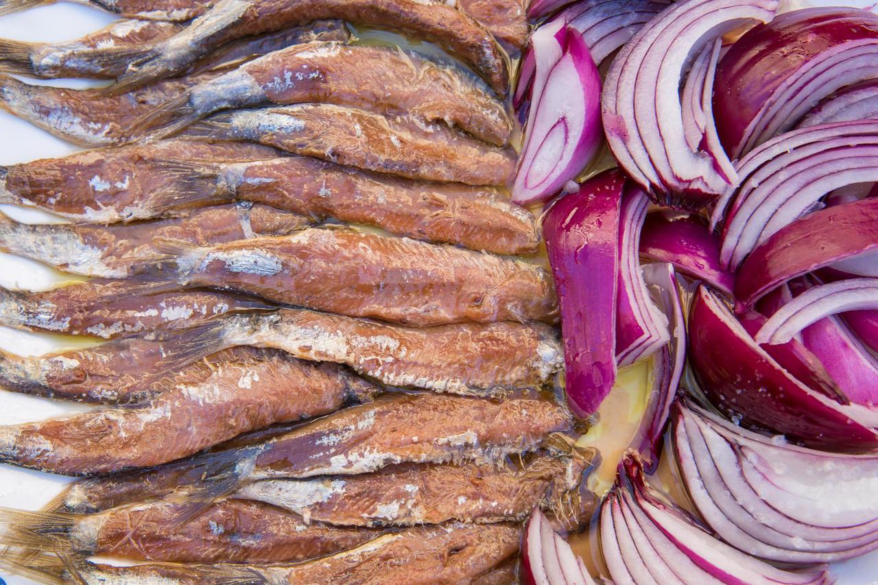 Ponuda hrane na dubrova?koj trpezi