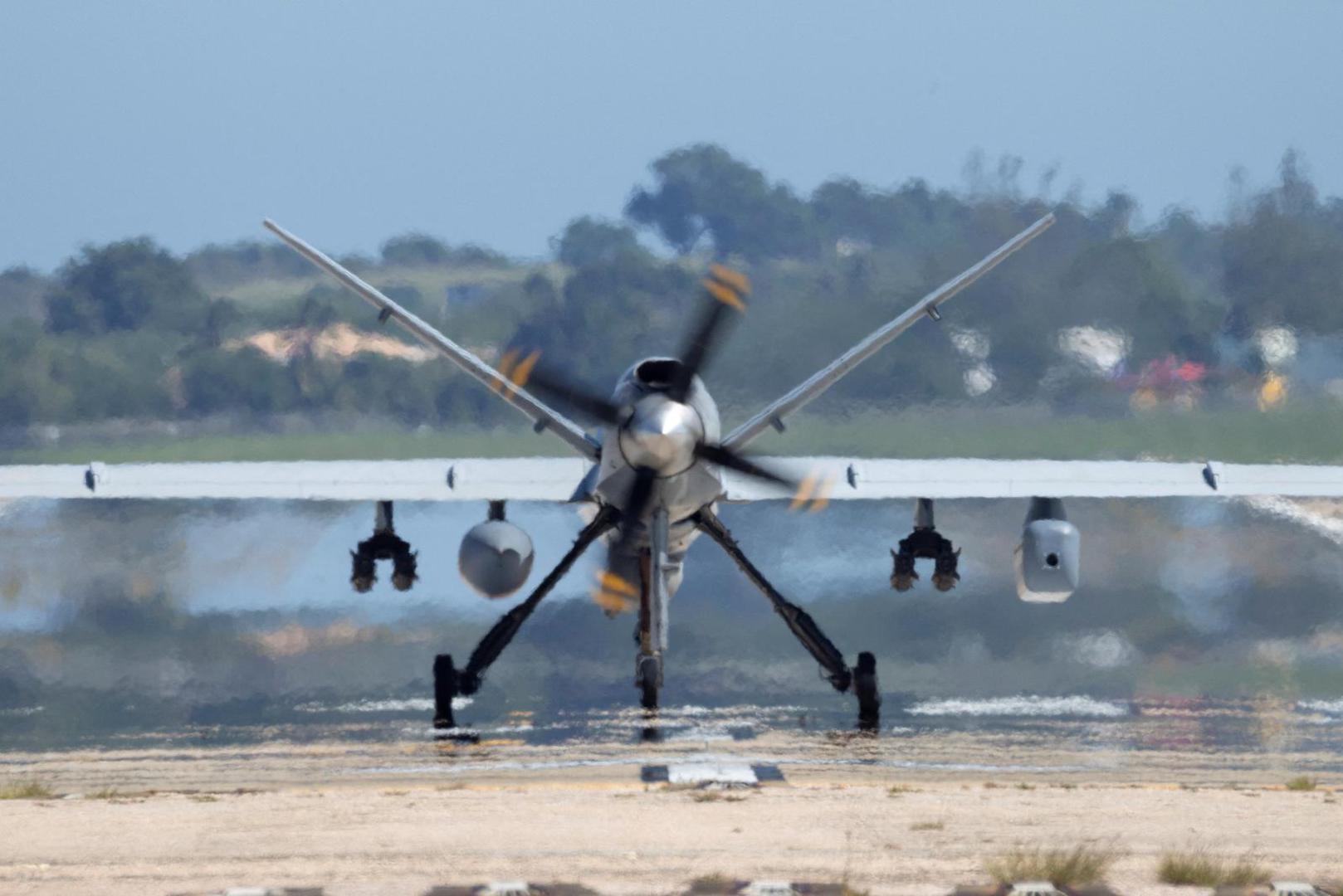 Bespilotne borbene letjelice donijele su revoluciju na bojno polje, pružajući oružanim snagama neusporedive prednosti u nadzoru, prikupljanju obavještajnih podataka i preciznim udarima. Tehnologija bespilotnih letjelica dosegla je nove visine, a napredni dronovi mijenjaju strategije na bojištu. U nastavku donosimo popis deset najboljih vojnih dronova koji je kreirao Inside FPV.

