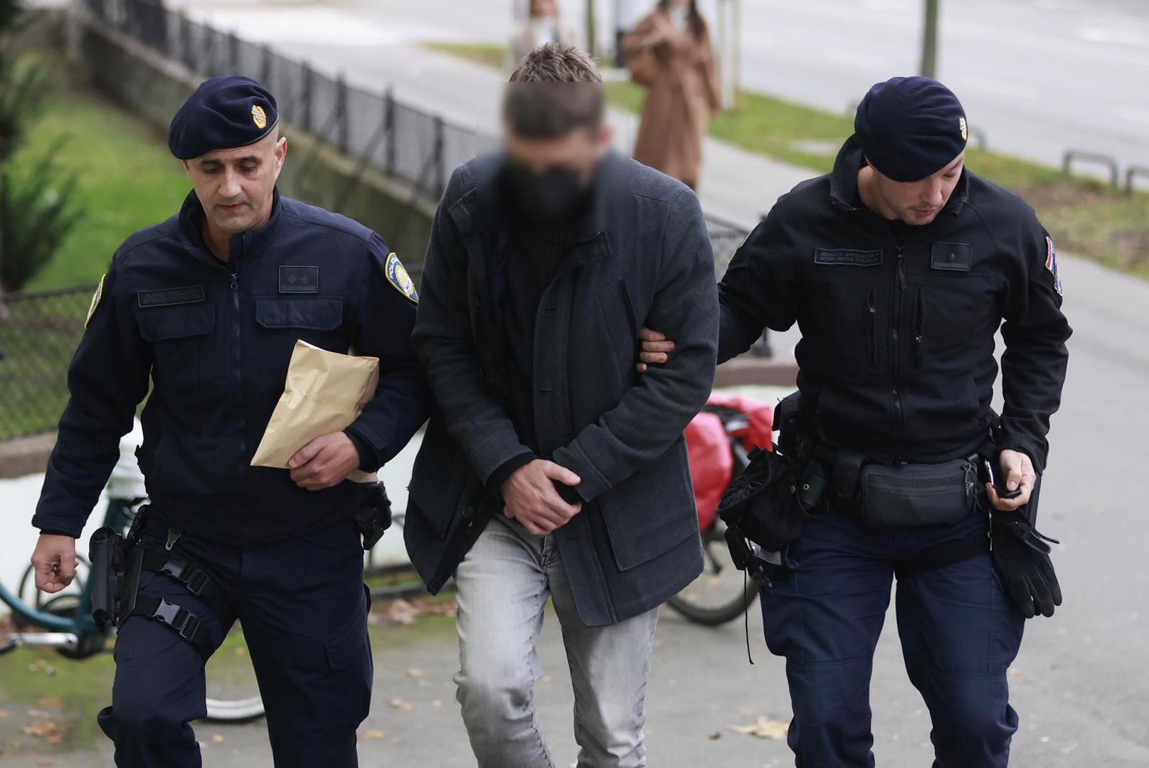 Kazneno je prijavljen za povredu djetetovih prava, bludne radnje, omogućavanje trošenja droga te neovlaštenu proizvodnju i promet drogama, navode u policiji.