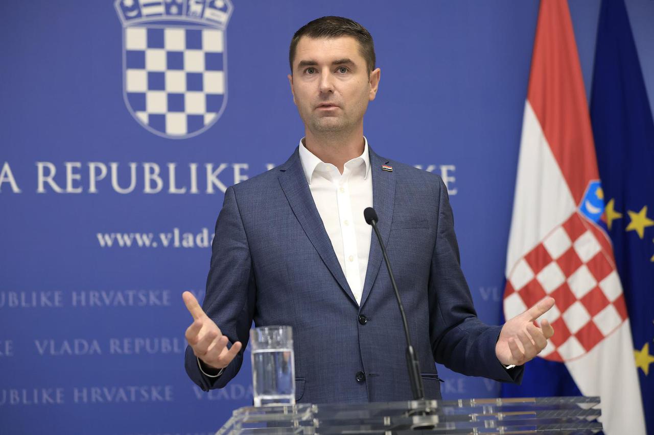 Ministar gospodarstva i održivog razvoja Davor Filipović obratio se medijima