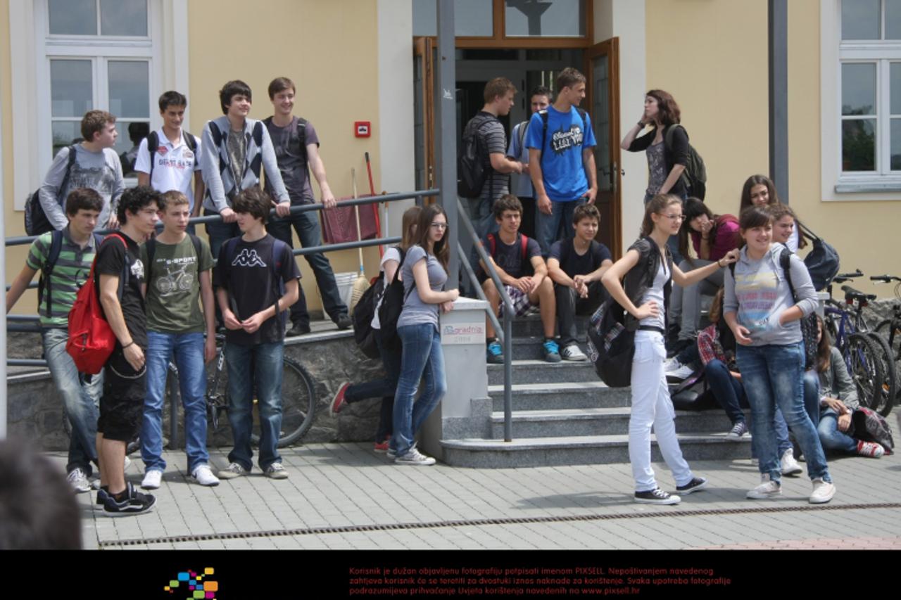 '07.06.2011. Karlovac - Ucenici Gimnazije Karlovac proveli istrazivanje o predrasudama medu mladima.Istrazivanje su proveli medu 622 ucenika srednjih skola sa podrucja Karlovca,Slunja i Ogulina. Photo