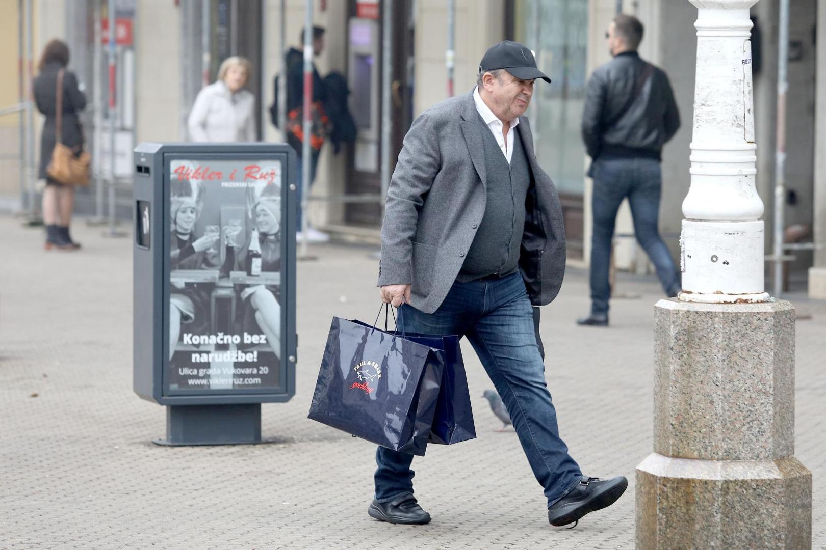 Željko Kerum odlučio je obnoviti garderobu u jednoj zagrebačkoj trgovini.