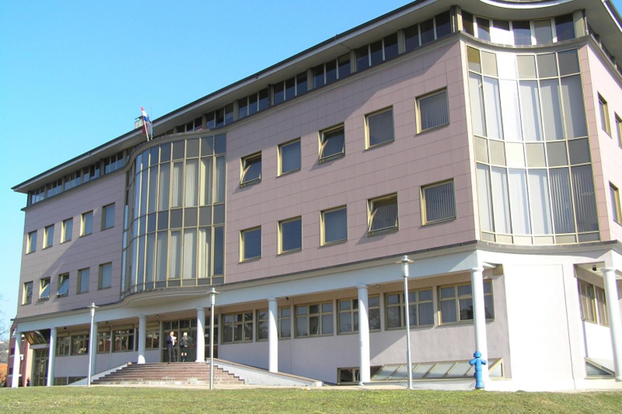 'zagorje - 10. 02. 2011.,Zlatar, Hrvatska - Palaca pravde u Zlataru, gdje je smjesteno Opcinsko drzavno odvjetnistvo'