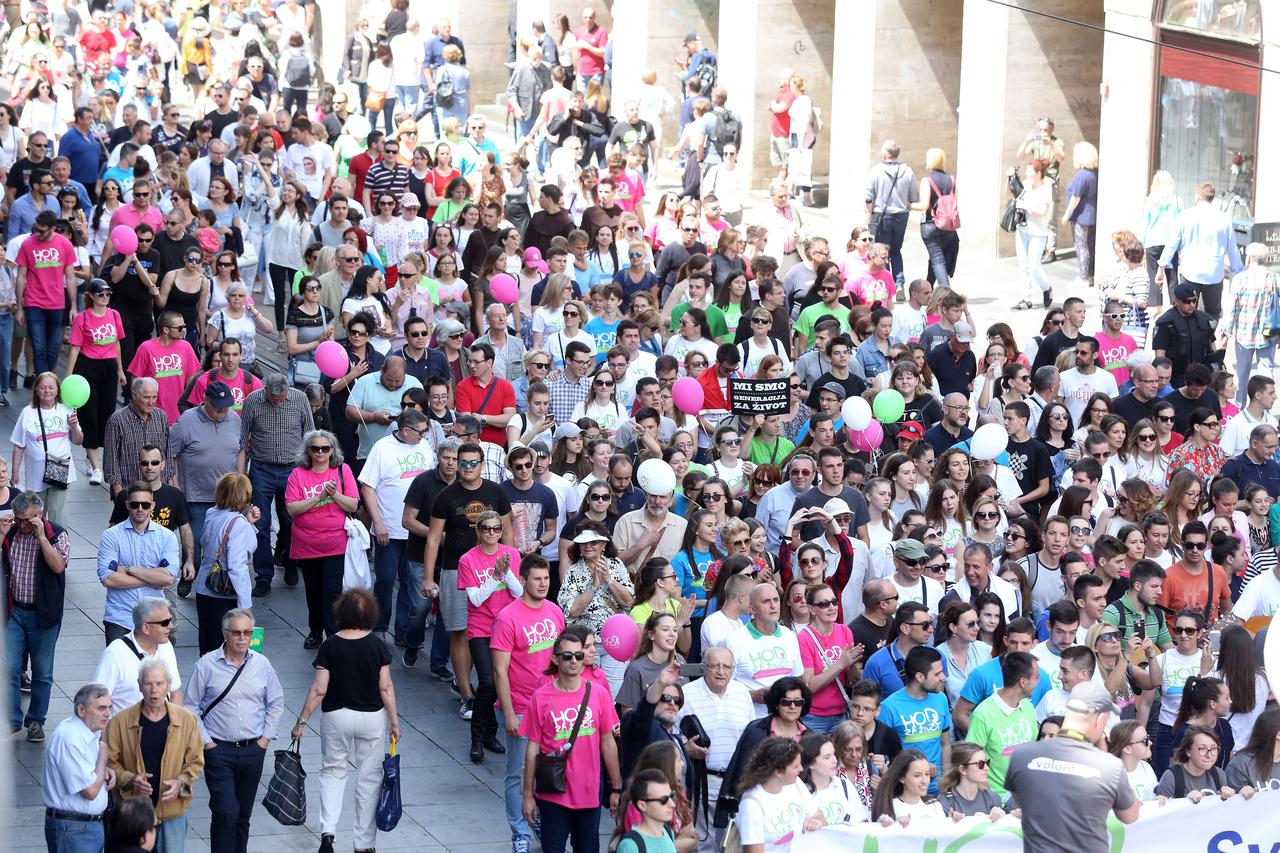 Tisuće građana sudjelovalo u povorci Hod za život i preplavili glavni gradski Trg