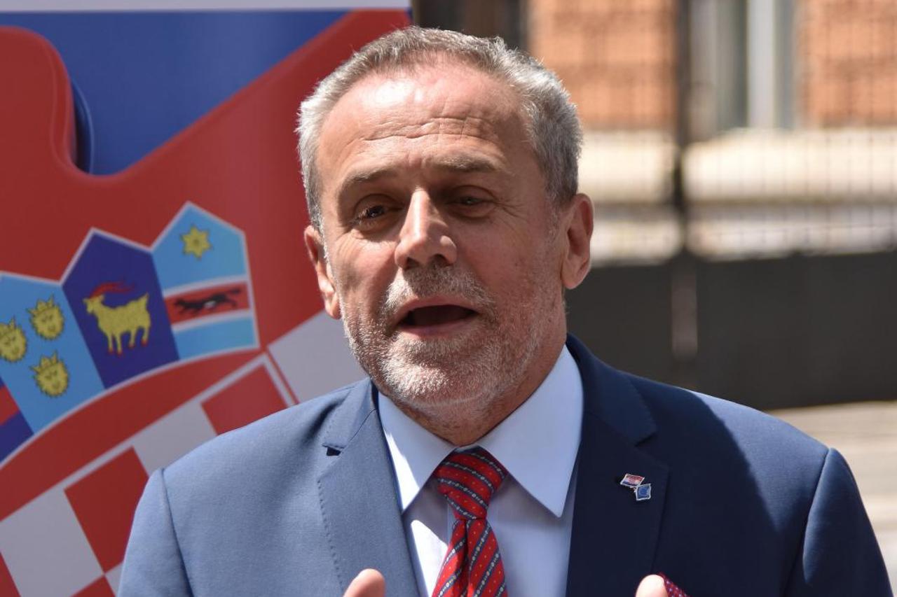 Konfernecija za medije Milana Bandića ispred porte Uljanika