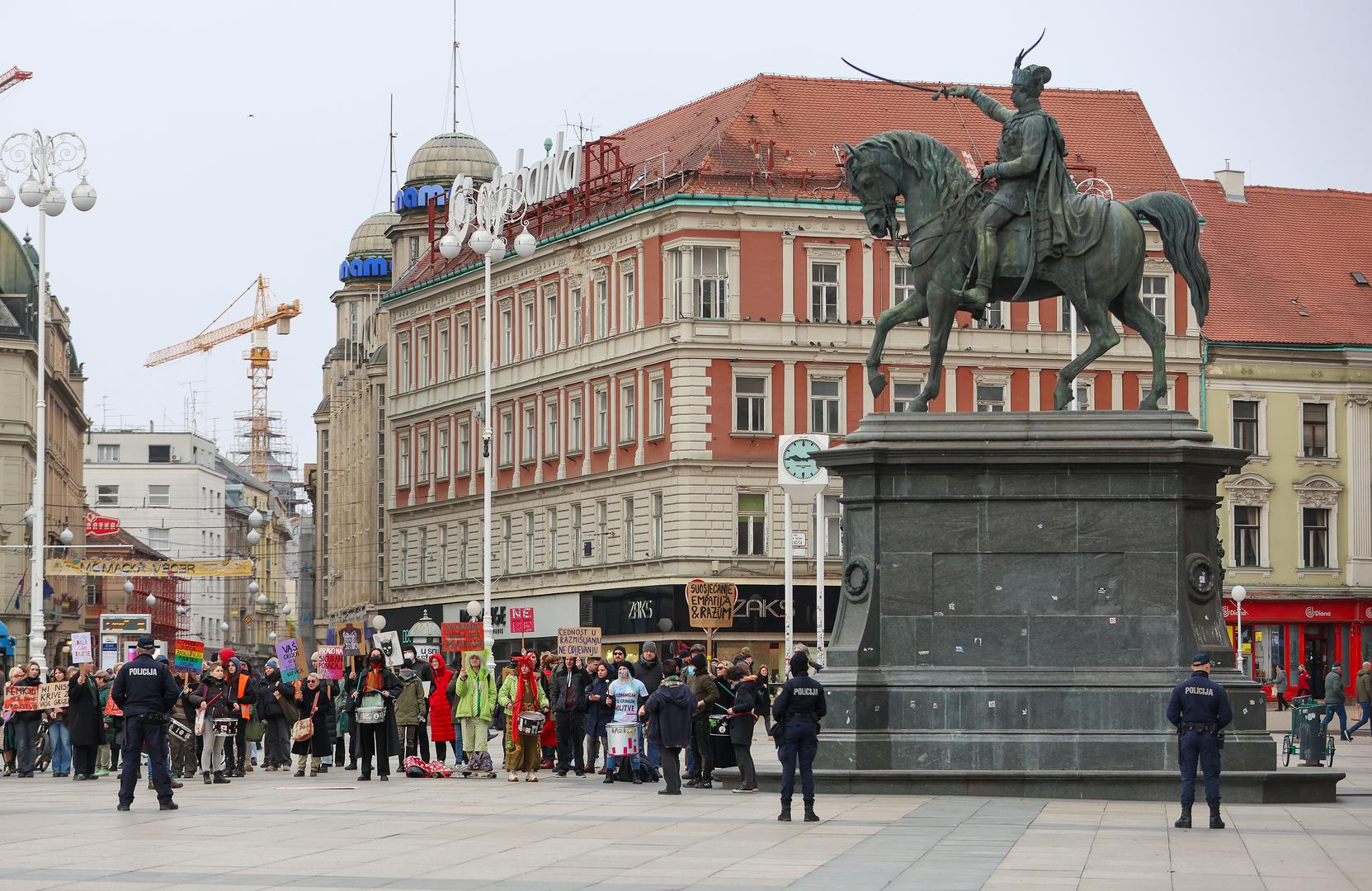 I ove, prve subote u mjesecu, molitelji su izašli na trgove diljem hrvatskih gradova