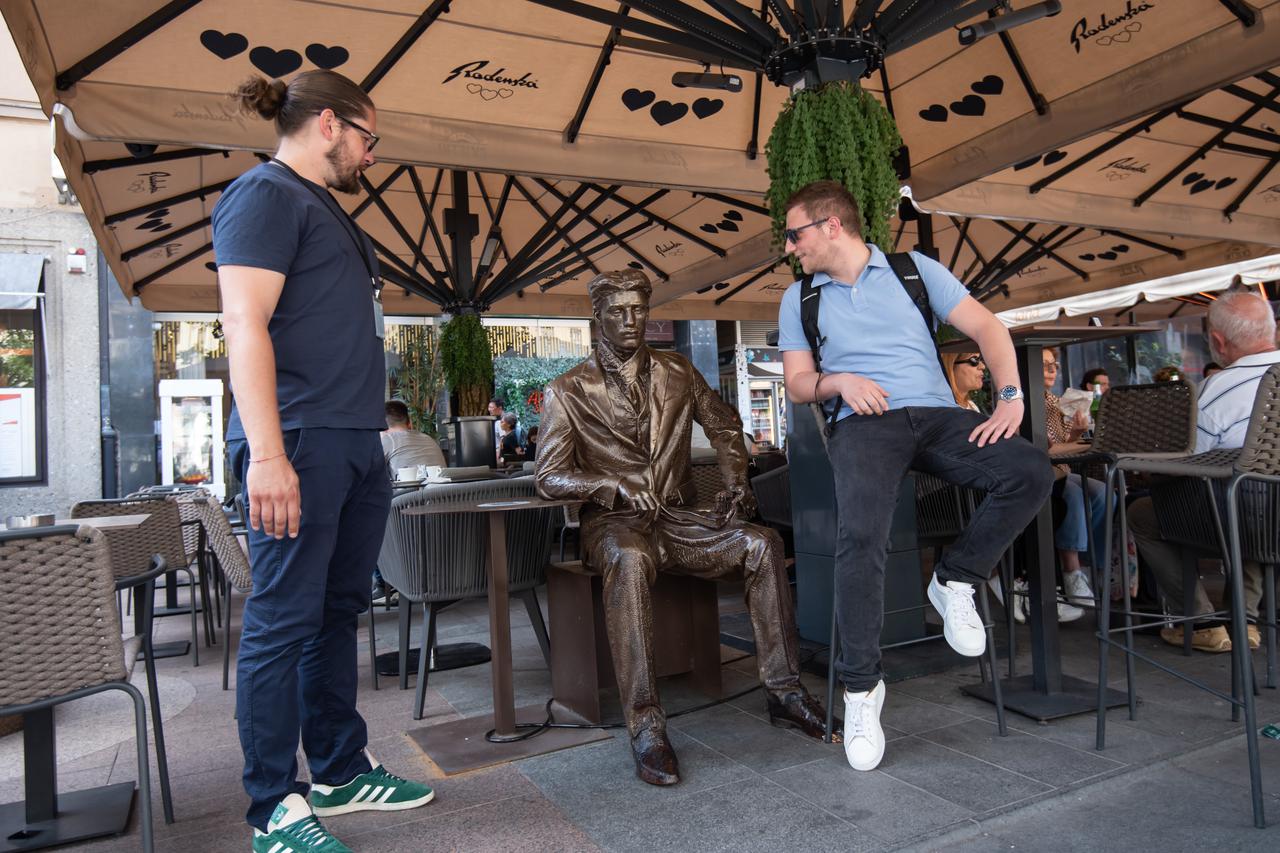Zagreb: Tura "Sit&Meet - Staza hrvatskih velikana" u kojoj građani imaju priliku obići 13 skulptura velikana