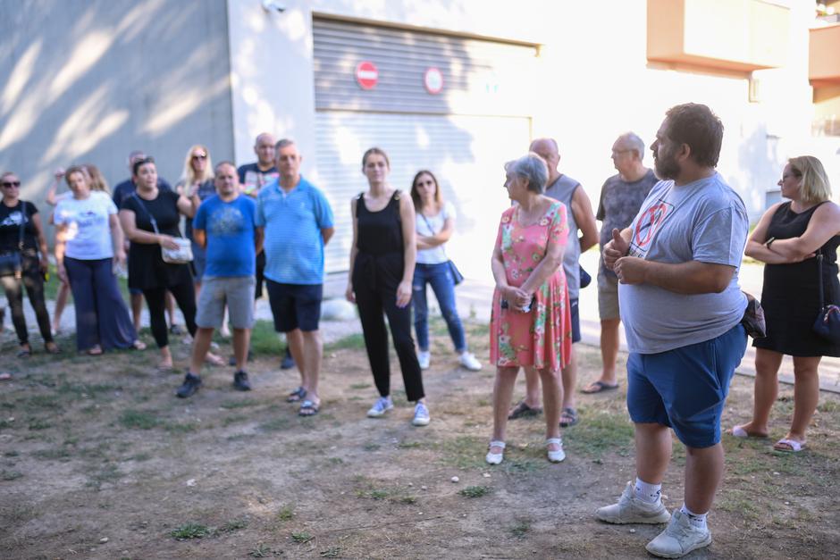 Zagreb: Prosvjed stanara Gajnica zbog smrada