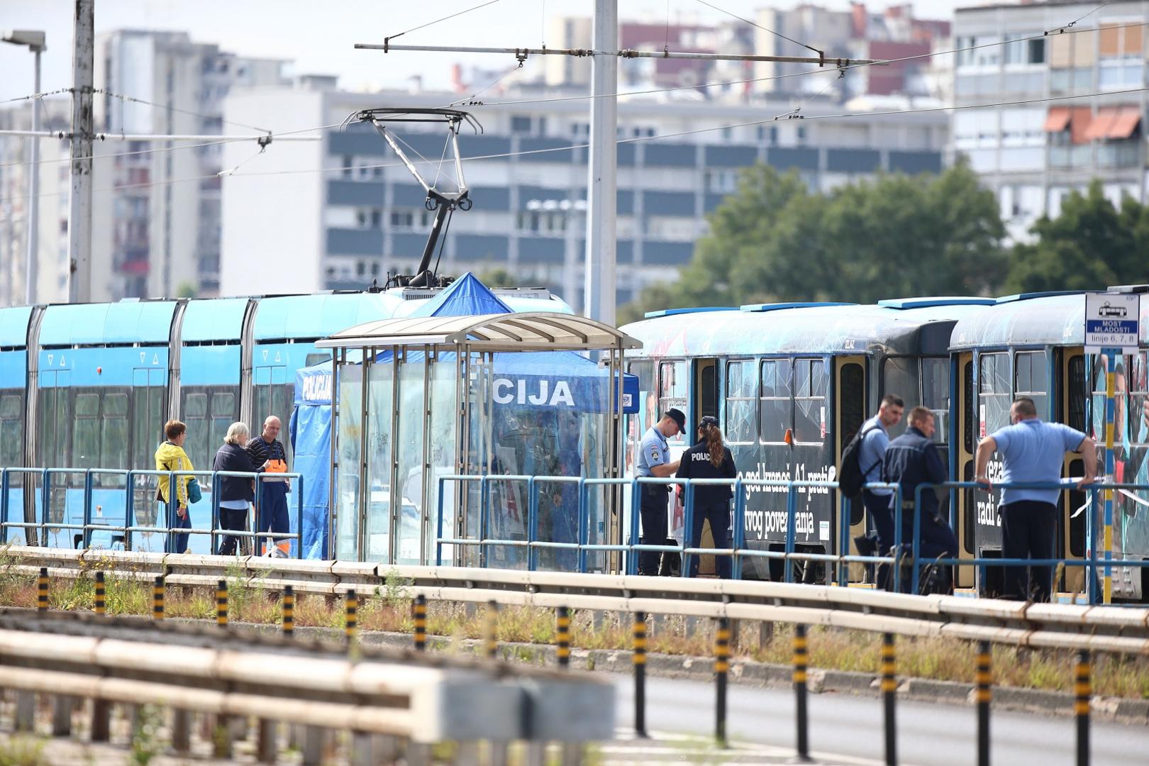 18.09.2021., Zagreb - U ZET-ovom tramvaju na mostu Mladosti pronadjeno bezivotno tijelo muskarca, ocevid u tijeku.Photo: Matija Habljak/PIXSELL