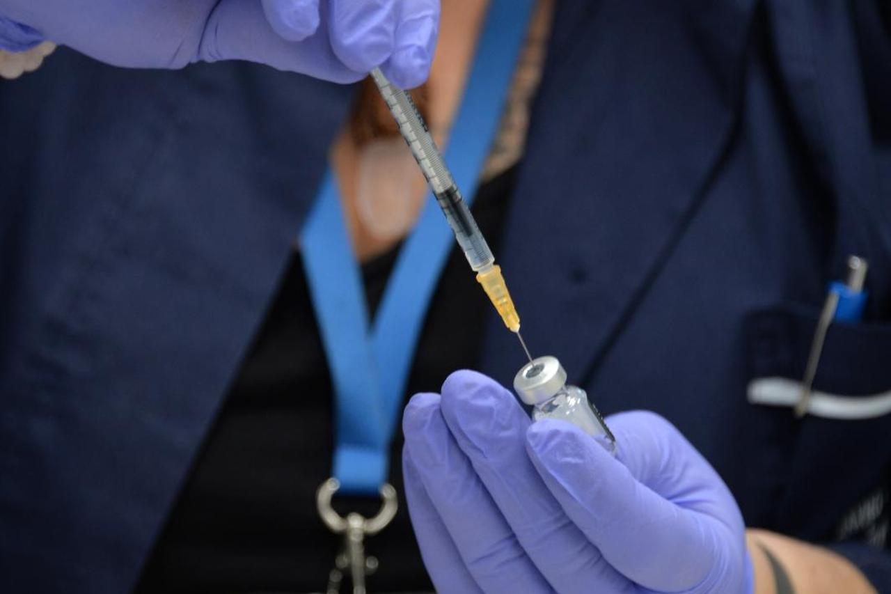 Pula: Cijepljenje zdravstvenih djelatnika Istarske županije