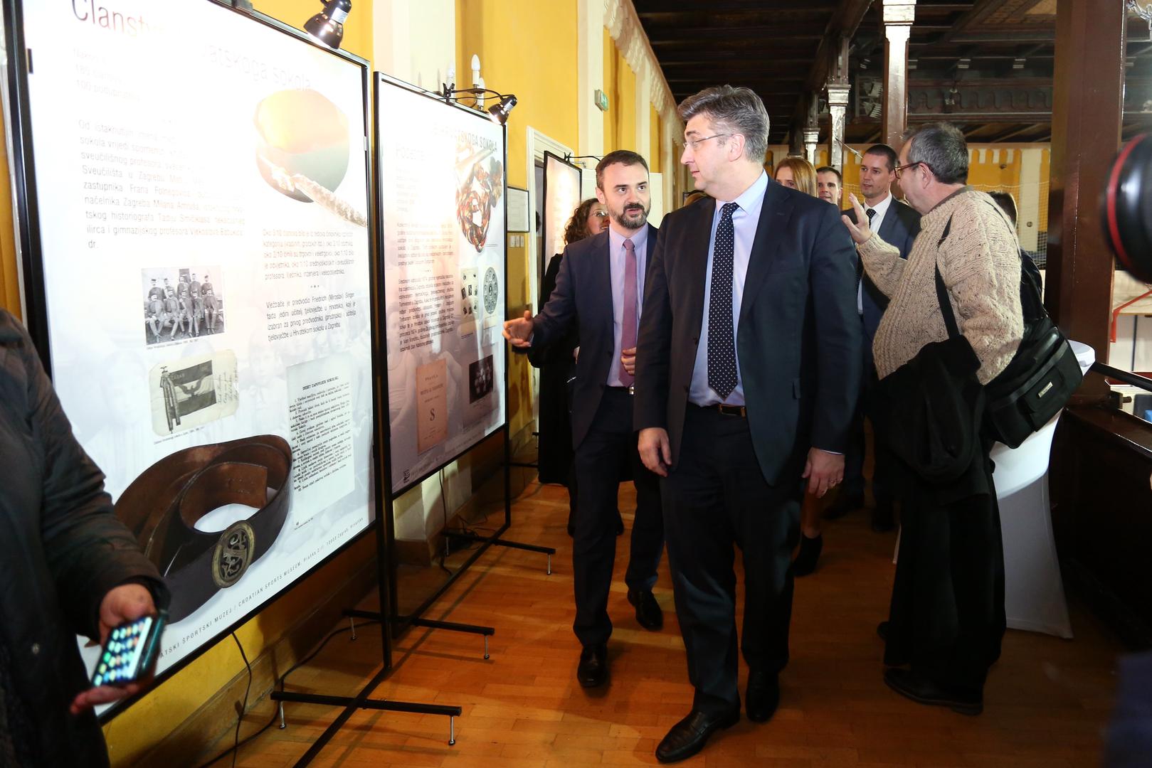 Predsjednik Vlade Andrej Plenković obišao je izložbu Hrvatskog športskog muzeja "Hrvatski sokolovi" u zgradi dvorane ZTD Hrvatski sokol u Zagrebu