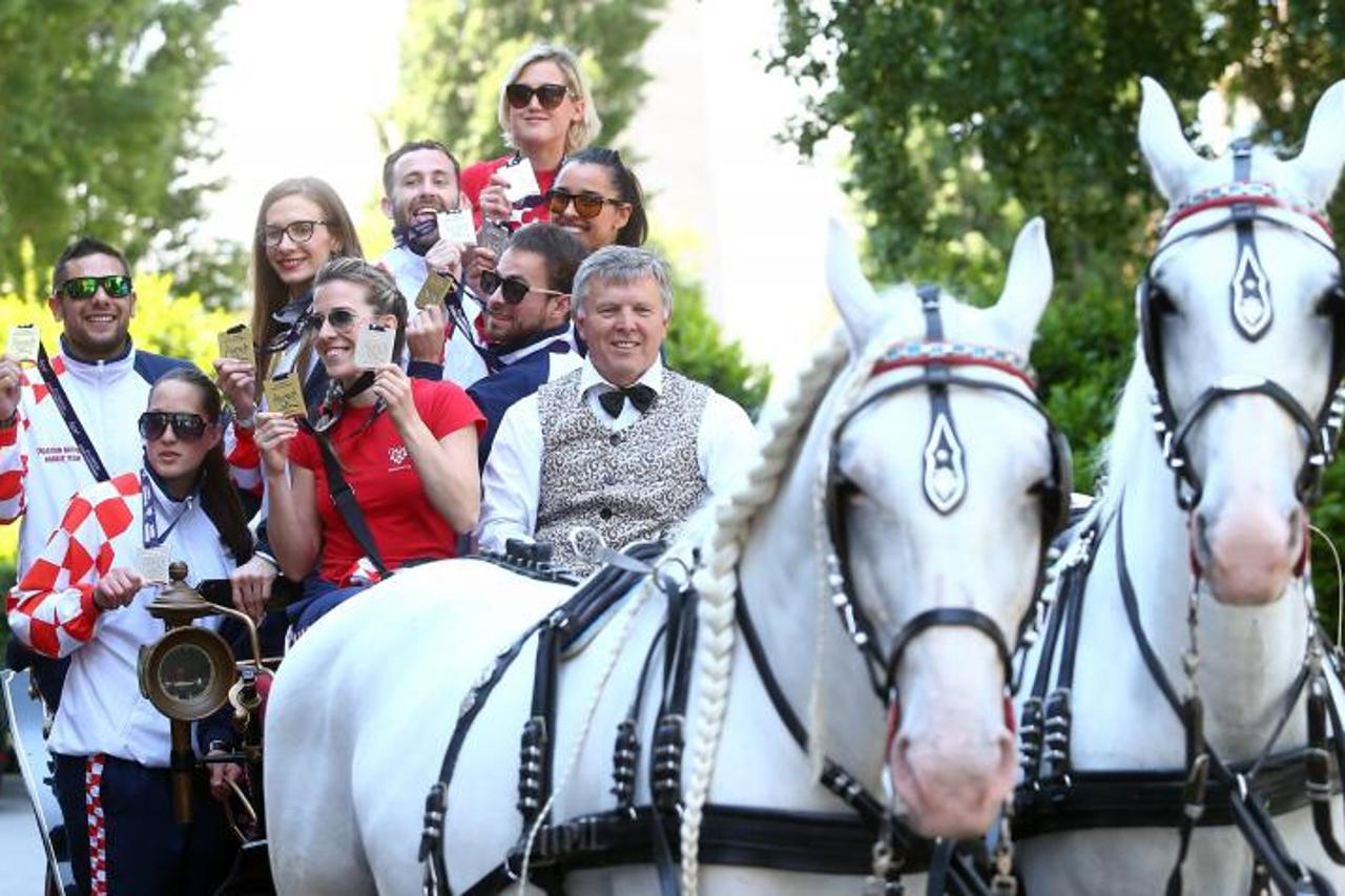 Kraljevski doček za karataše