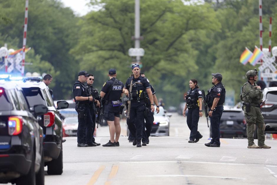 Shooting At 4th Of July Parade Leaves 6 Dead - Chicago