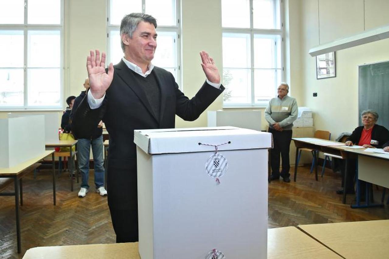 Zoran Milanović na glasovanju 