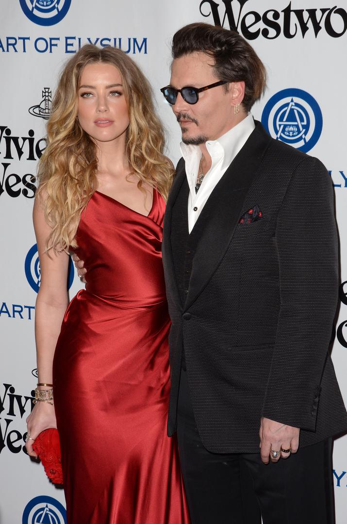 Tijekom sudskog procesa u kojem je Depp tvrdio da je on žrtva nasilja otkrilo se kako je Amber bila nasilna i prema svojoj bivšoj djevojci. 