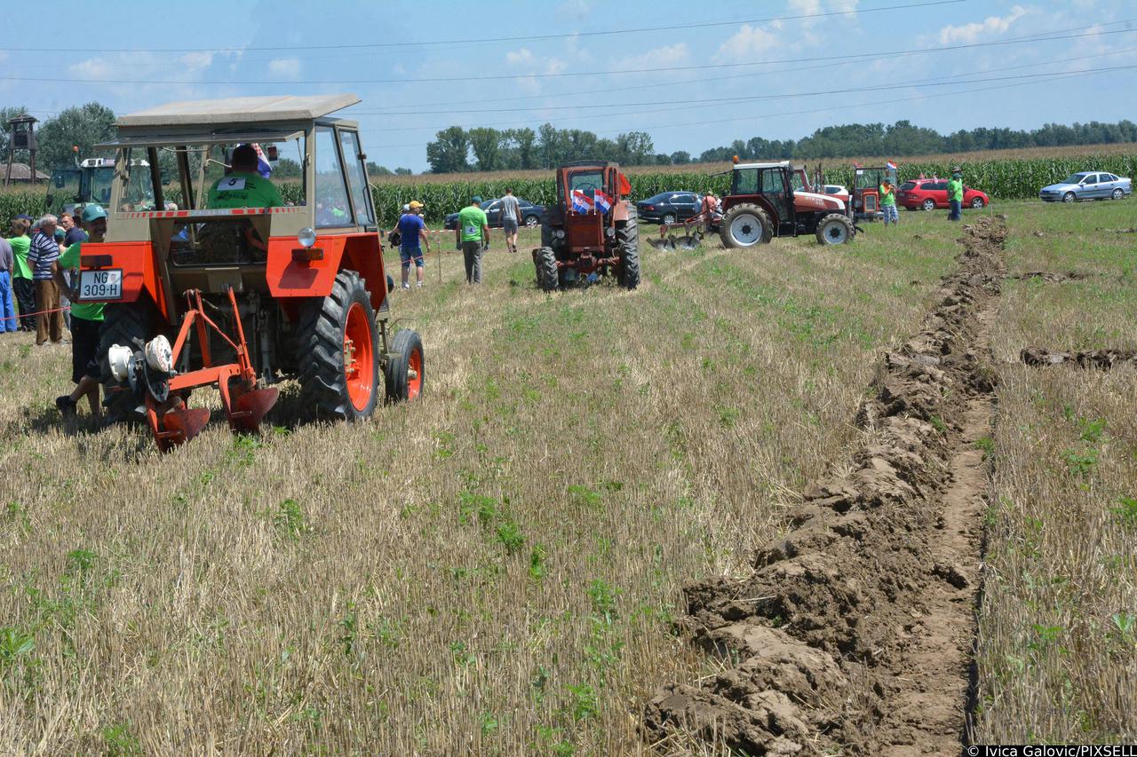 Slavonski Šamac: Održano 15. natjecanje orača Brodsko-posavske županije