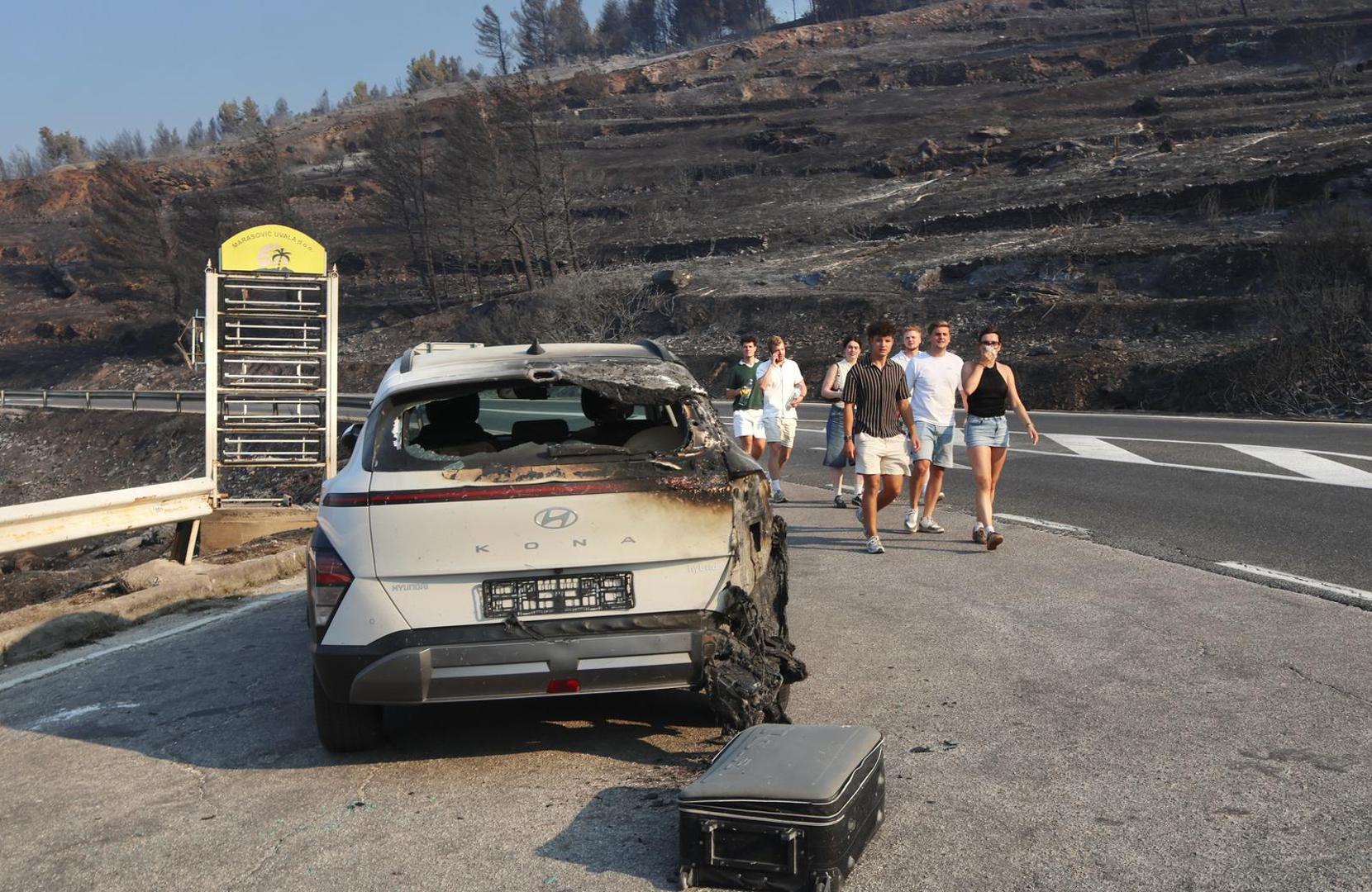  Pogledajte prizore nakon požara koji je tijekom noći prisilio brojne stanovnike i turiste na evakuaciju.