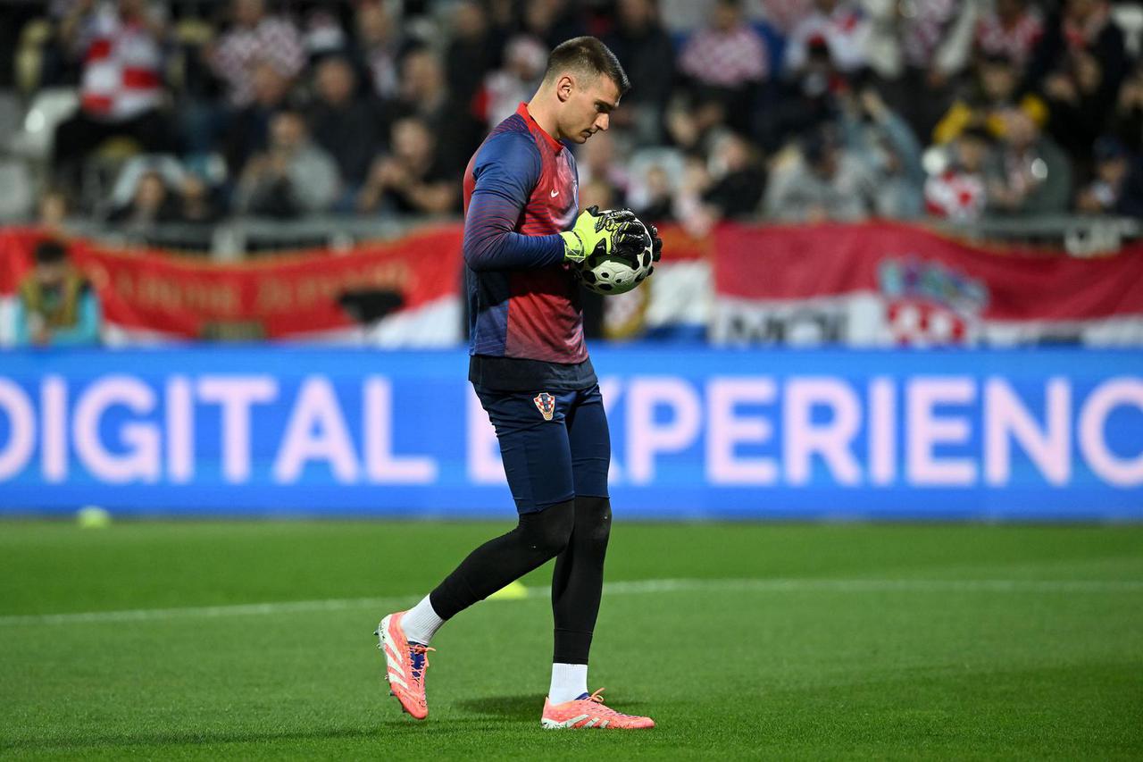 Rijeka: Zagrijavanje nogometaša uoči početka utakmice između Hrvatske i Farskih otoka u kvalifikacijama za FIFA Svjetsko prvenstvo