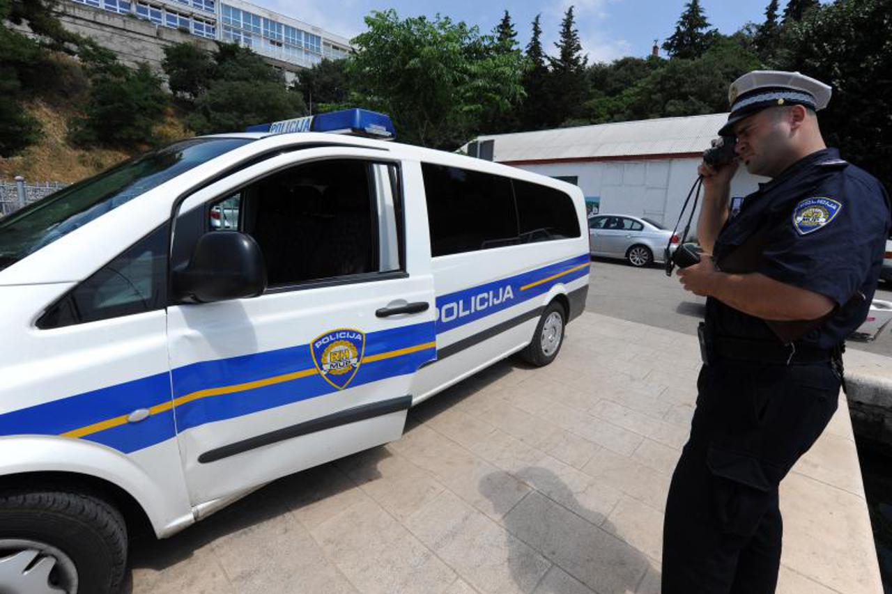 policija