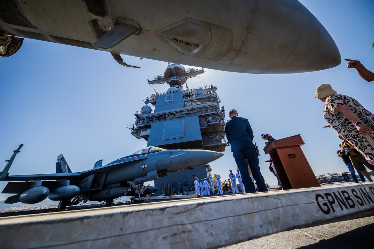 Posjetili smo američki nosač zrakoplova USS Gerald R. Ford koji je u jutarnjim satima stigao u Split