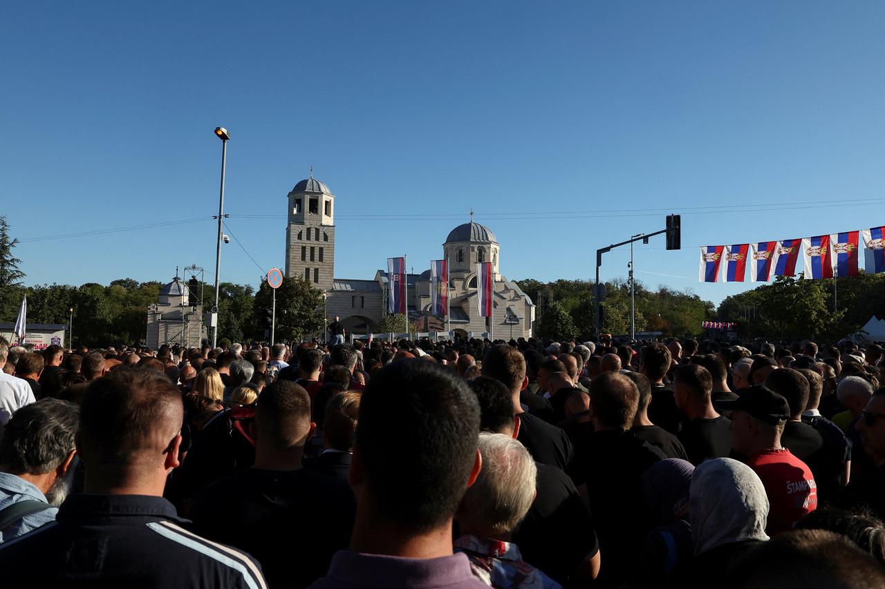 Beograd: Kovčeg s tijelom ratnog zločinca Ratka Mladića izloženo je u Crkvi Svetog apostola Luke