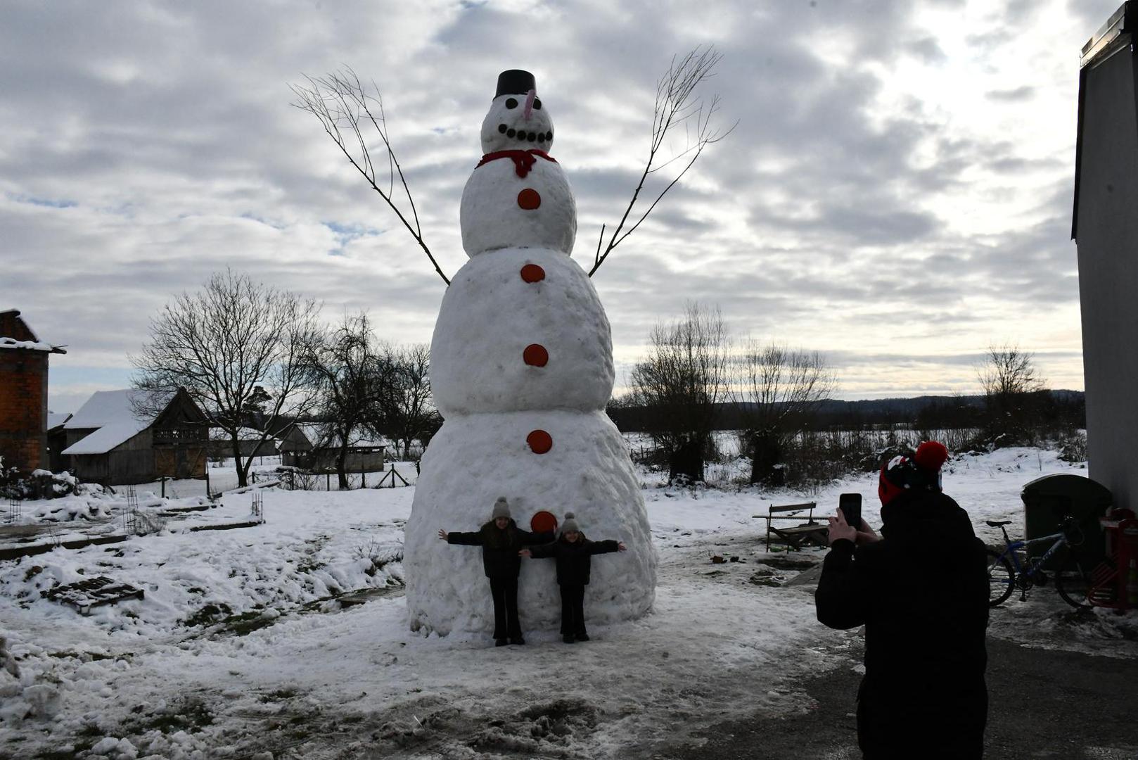 Ideja se rodila gledajući brojne objave snjegovića na društvenim mrežama i u medijima.