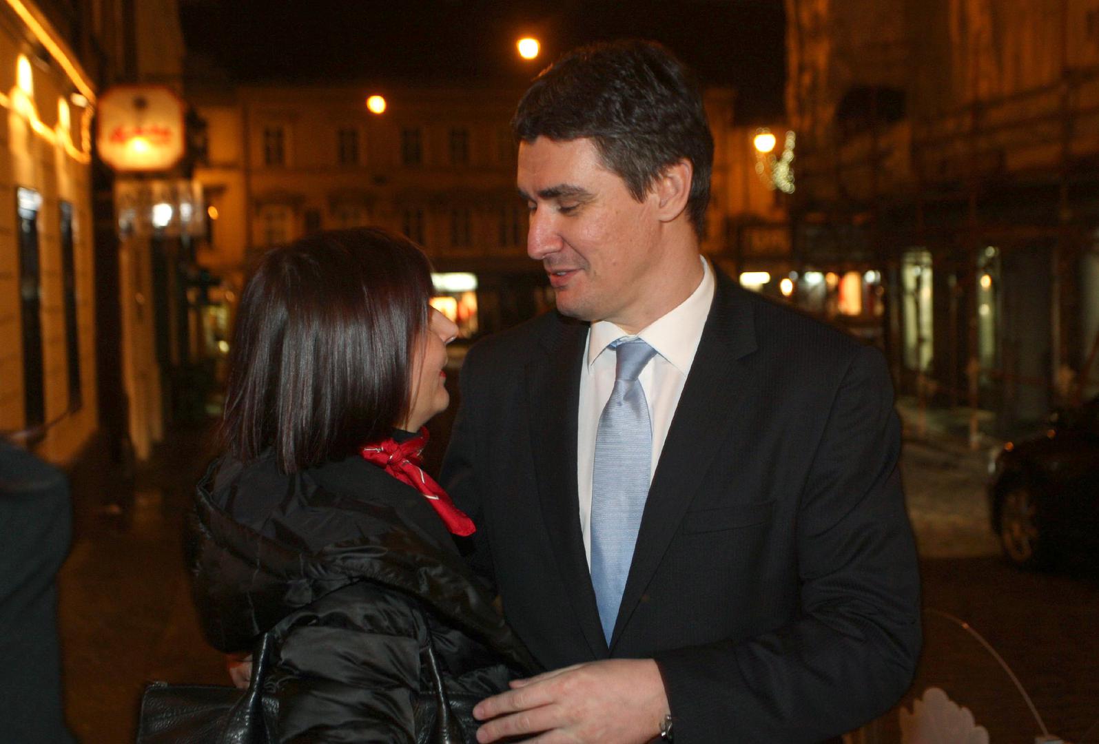 11.01.2010., Zagreb - Prvi susret novog i starog predsjednika, Ive Josipovica i Stipe Mesica ispred restorana Stari Fijaker u Mesnickoj ulici. Dunja Mesic i Zoran Milanovic.r"nPhoto: Dalibor Urukalovic/PIXSELL