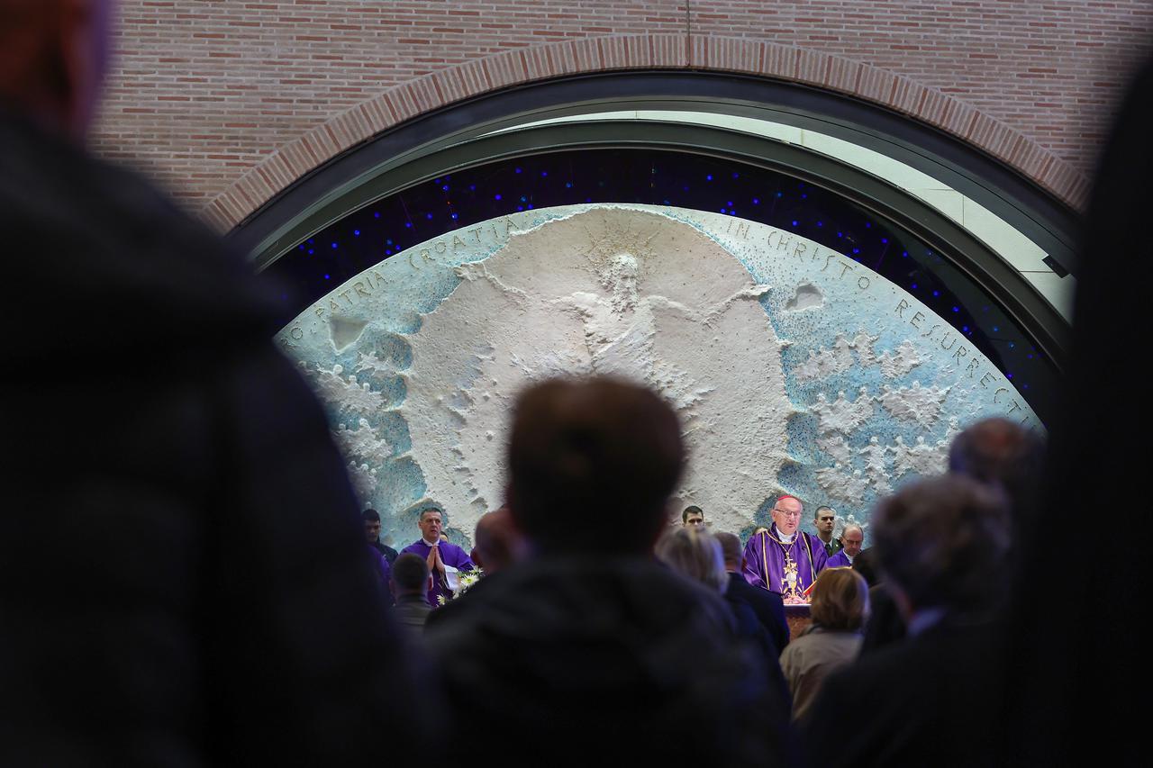 Zagreb: Misa zadušnica za sve hrvatske branitelje služena u crkvi Sveta Mati Slobode