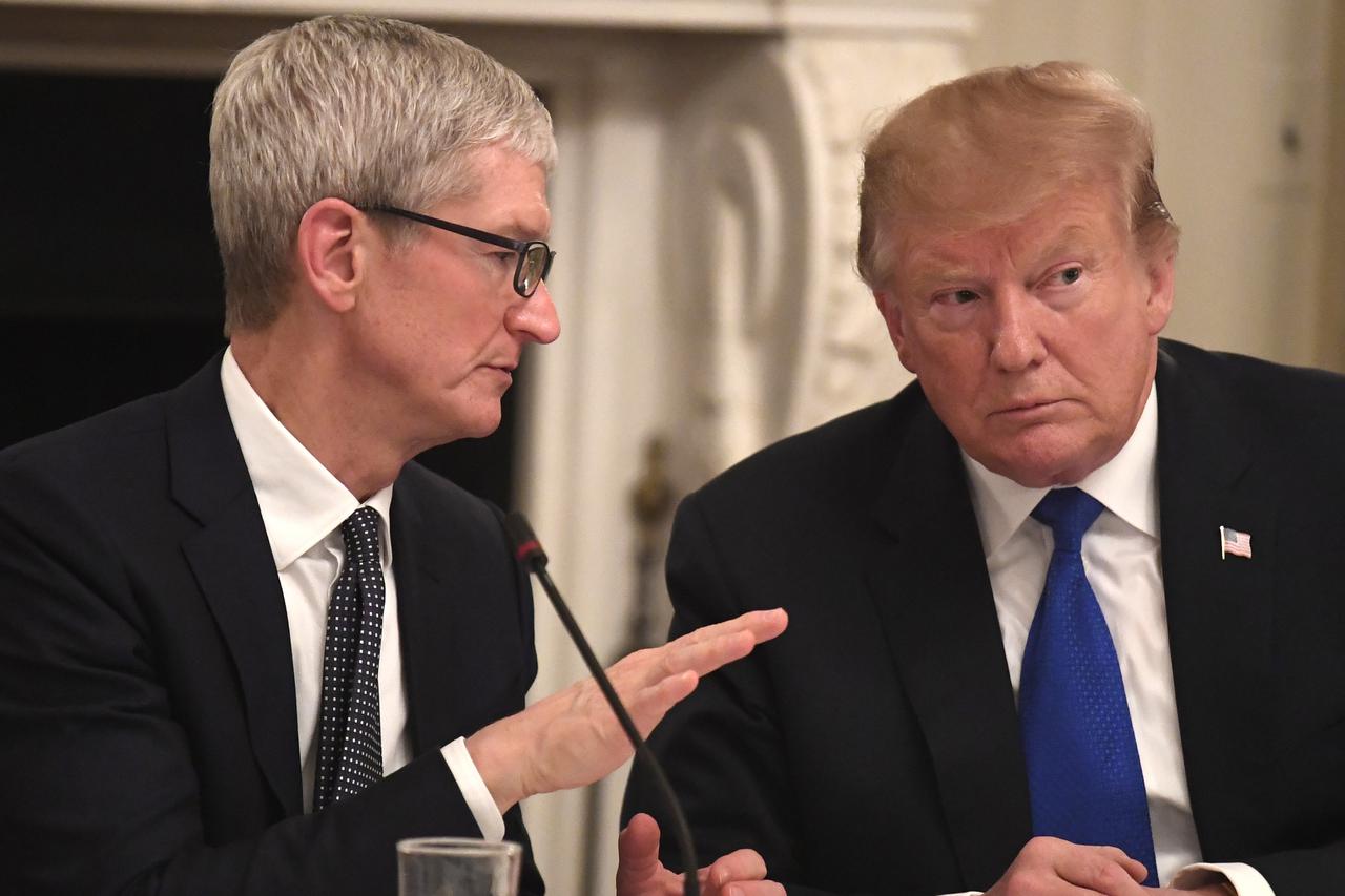 Donald Trump i Tim Cook