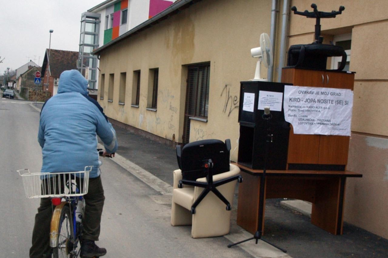 'podravina i bilogora, virovitica, arhiv namjestaj iz prostorija radio alfe na kojemu je poduzetnik zdravko tomekovic kirina i djakica prozvao bandom lopovskom snimila: marija lovrenc'