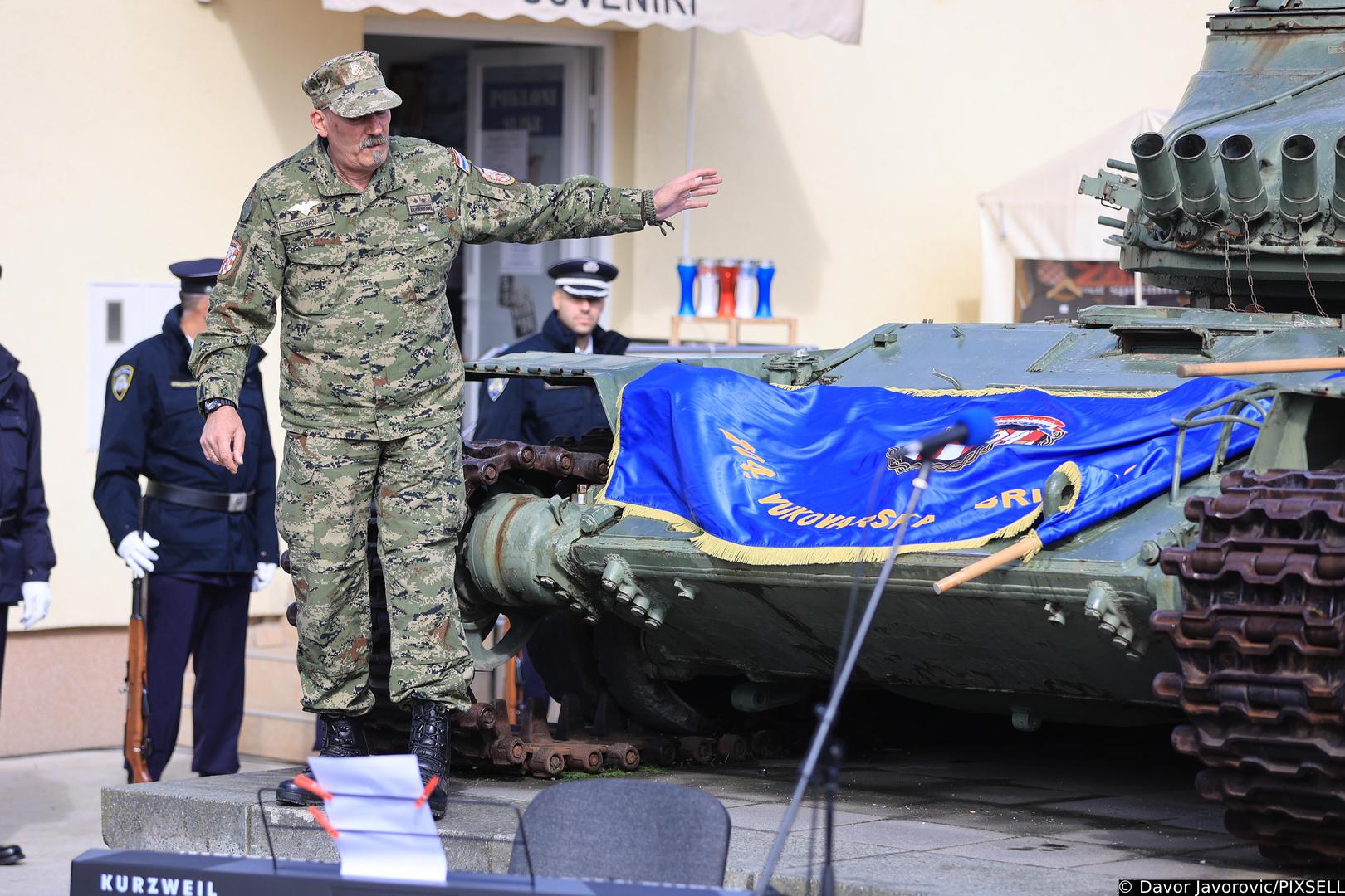 16.10.2021., Vukovar - Obiljezavanje 30. godisnjice tragicne pogibije general bojnika Blage Zadre, heroja Trpinjske ceste. Na Trpinjskoj cesti odrzao se prigodni program "Heroj Trpinjske ceste" nakon cega se krenulo u mimohod do mjesta pogibije general bojnika Blage Zadre. Antun Dugan