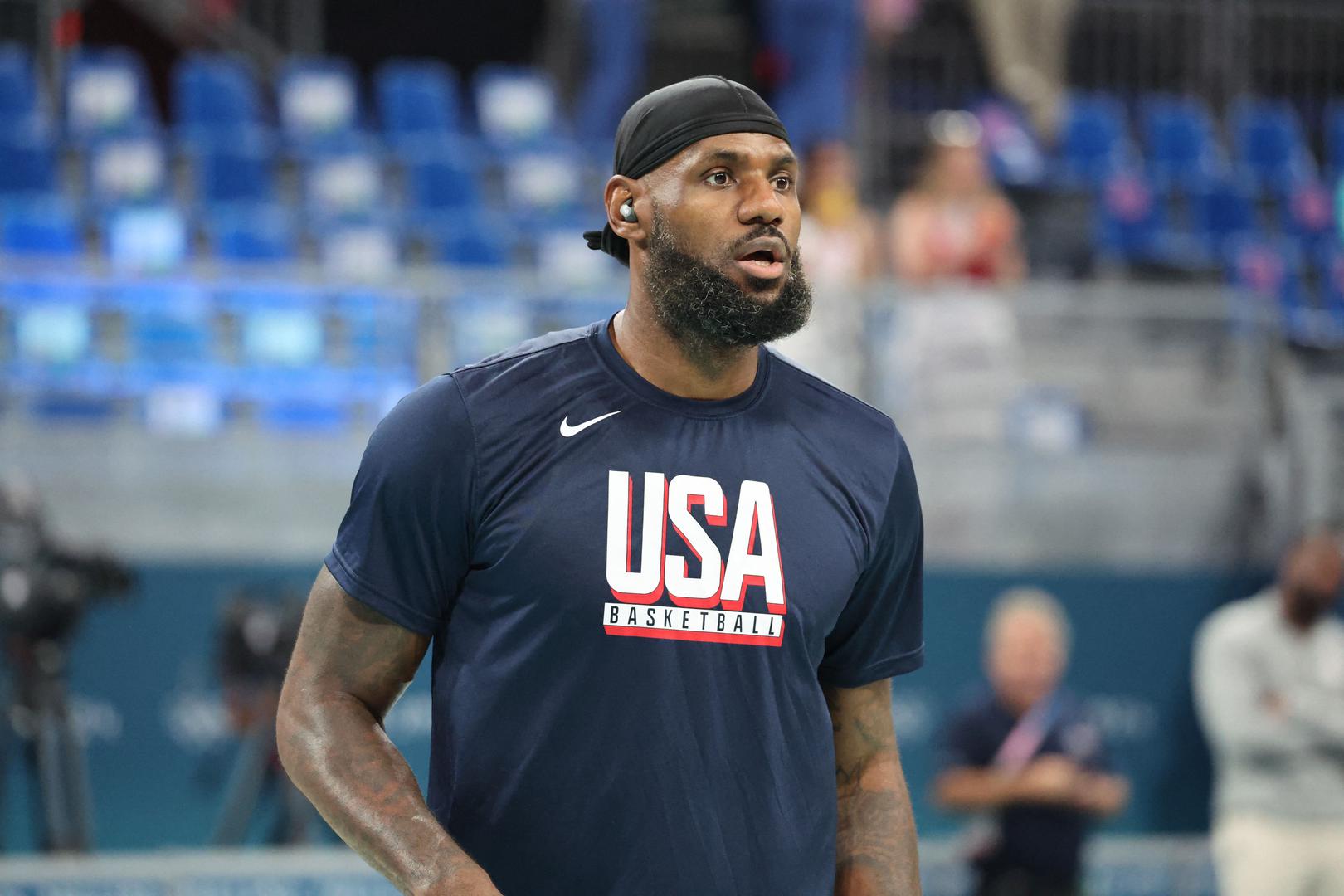 Četverostruki NBA prvak i jedan od najvećih košarkaša svih vremena. Osim ogromnih ugovora tijekom karijere, milijarde je generirao kroz sponzorstva i vlastite poslovne projekte. Njegova karijerna zarada procjenjuje se na oko 2,03 milijarde dolara.