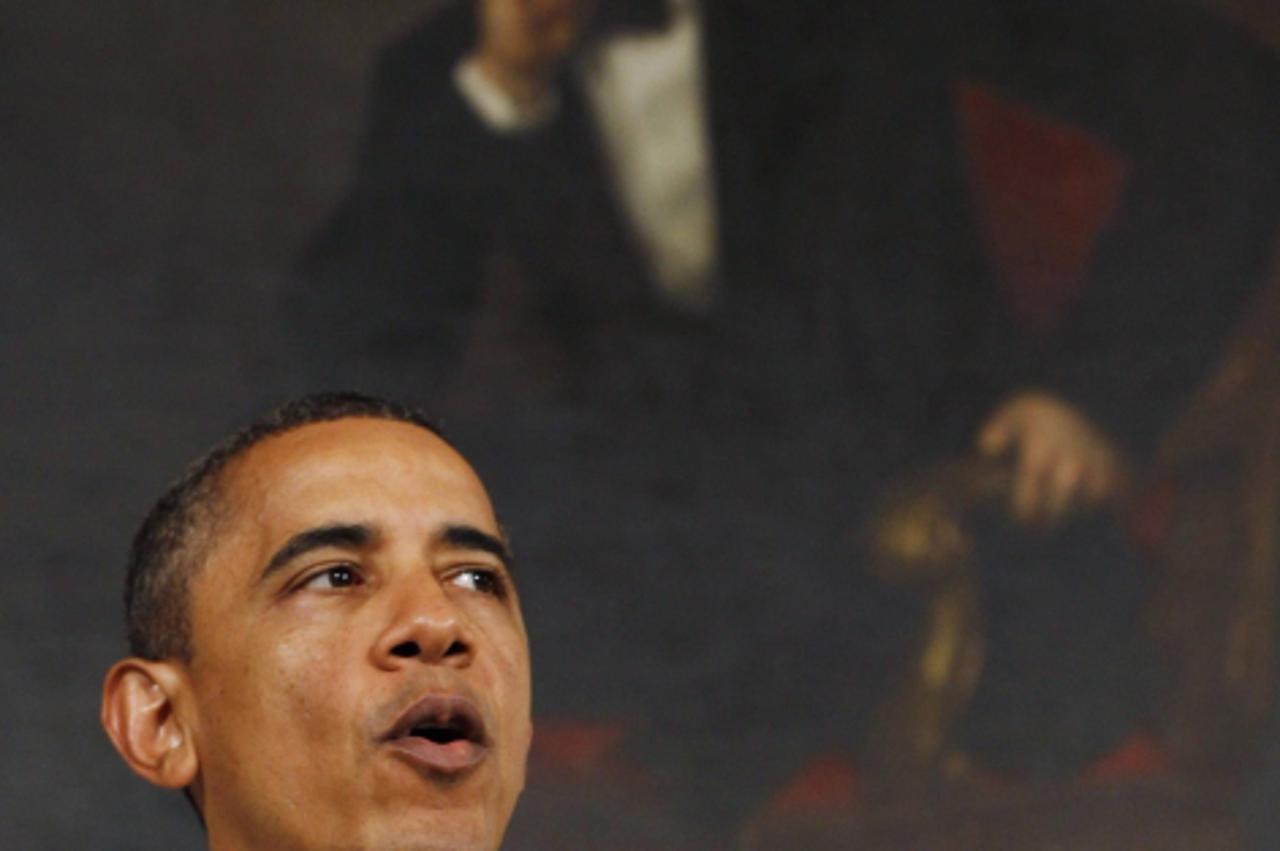 \'U.S. President Barack Obama makes a statement about the economy and U.S. servicemen recently killed in Afghanistan to the press in the State Dining Room of the White House in Washington, August 8, 2