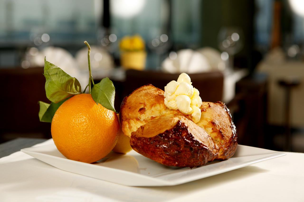 11.03.2010., Zagreb - Berislav Lackovic, kuhar iz restorana Bon Appetit, pripremio jela za uskrsnju kuharicu. Pinca.  Photo: Boris Scitar/PIXSELL